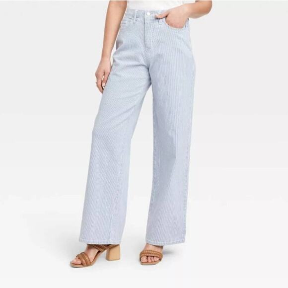 Universal Thread Women's High-Rise Wide Leg Jeans -  Light Wash 10/30 Regular - Picture 3 of 12